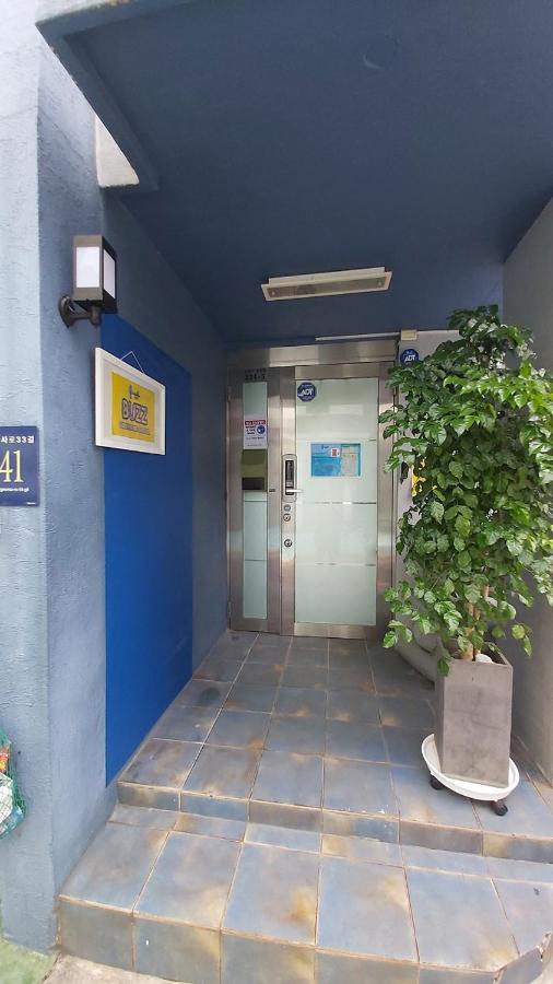 Buzz Guesthouse Hostel โซล ภายนอก รูปภาพ