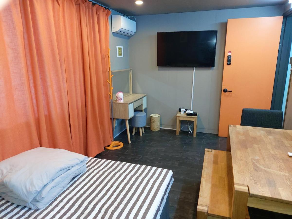 Buzz Guesthouse Hostel โซล ภายนอก รูปภาพ