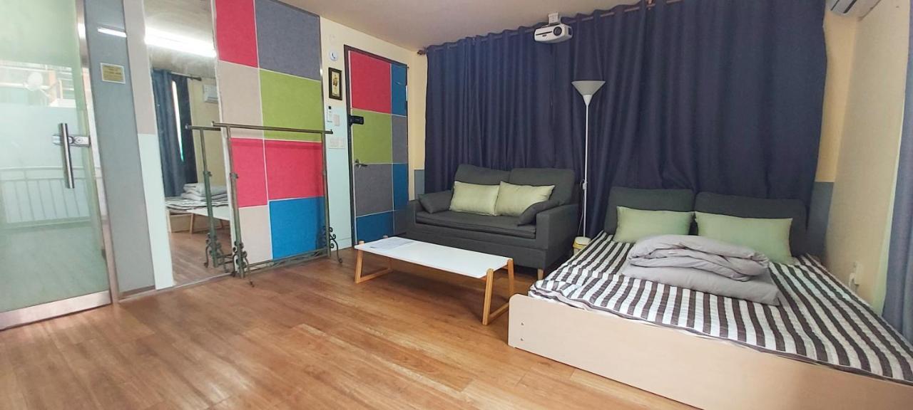 Buzz Guesthouse Hostel โซล ภายนอก รูปภาพ